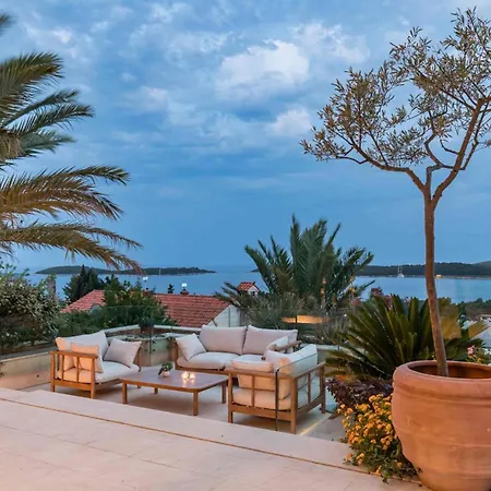 Luxury Hvar Carpe Diem Newly Renovated With Private Pool By The Sea 别墅 *